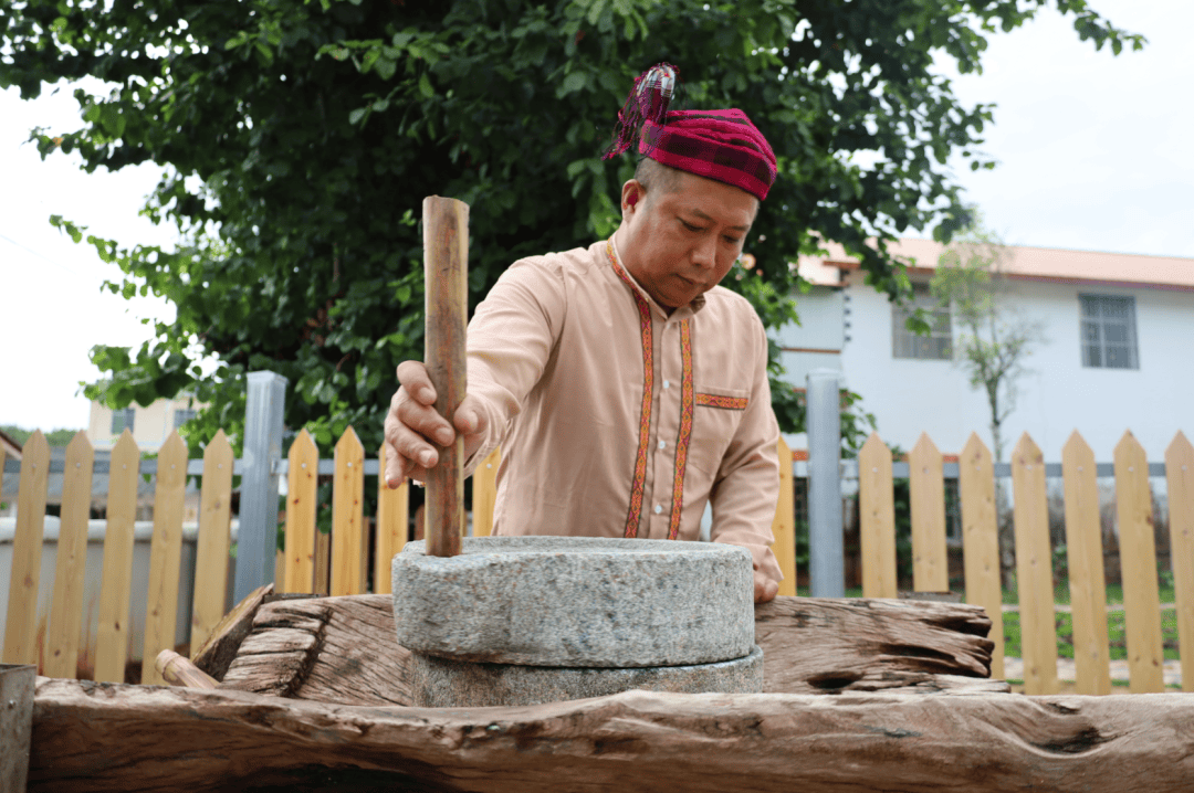 团结奋进】用咖啡串起的民族饮食文化ag真人平台第一游戏【美丽德宏(图2) 团结奋进】用咖啡串起的民族饮食文化ag真人平台第一游戏【美丽德宏(图2)