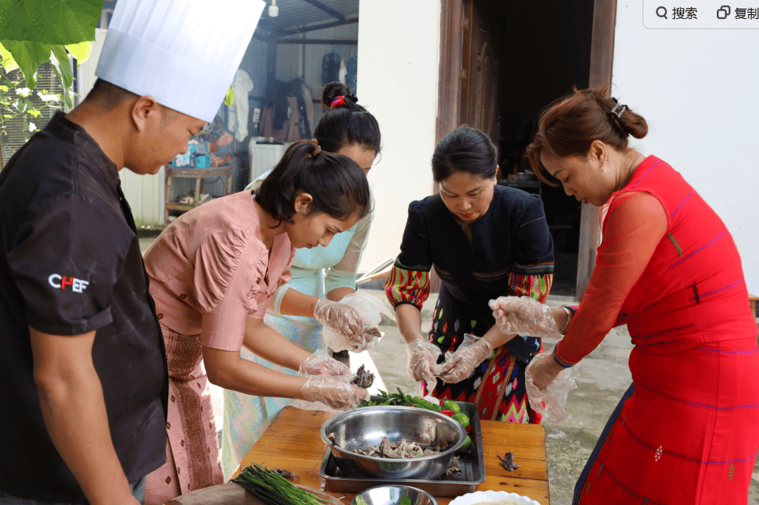 团结奋进】用咖啡串起的民族饮食文化ag真人平台第一游戏【美丽德宏(图7) 团结奋进】用咖啡串起的民族饮食文化ag真人平台第一游戏【美丽德宏(图7)
